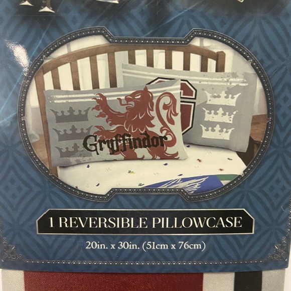**Brand New** Harry Potter Gryffindor Reversible Pillowcase Red and Gray (One) - Picture 6 of 8